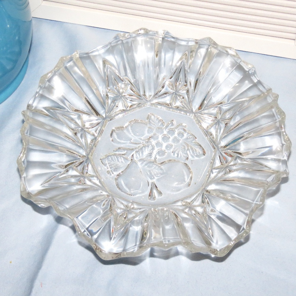 Vintage Glass Round Scalloped Fruit Bowl Dish